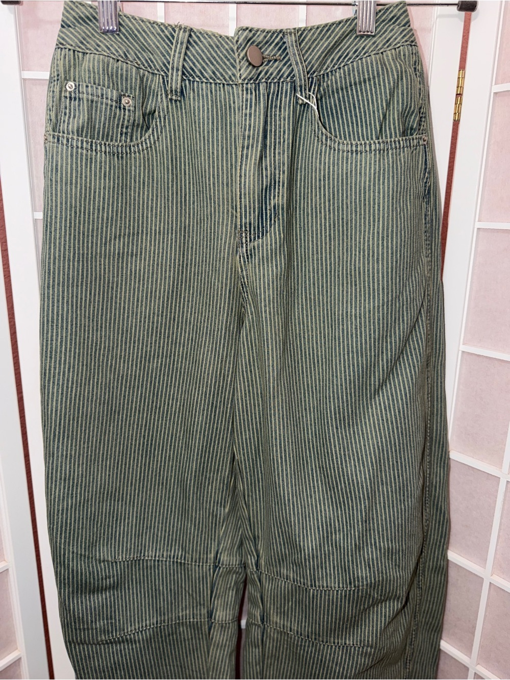 Dark Stripe Barrel Jeans
Size XS
NWT - Picture 8 of 9